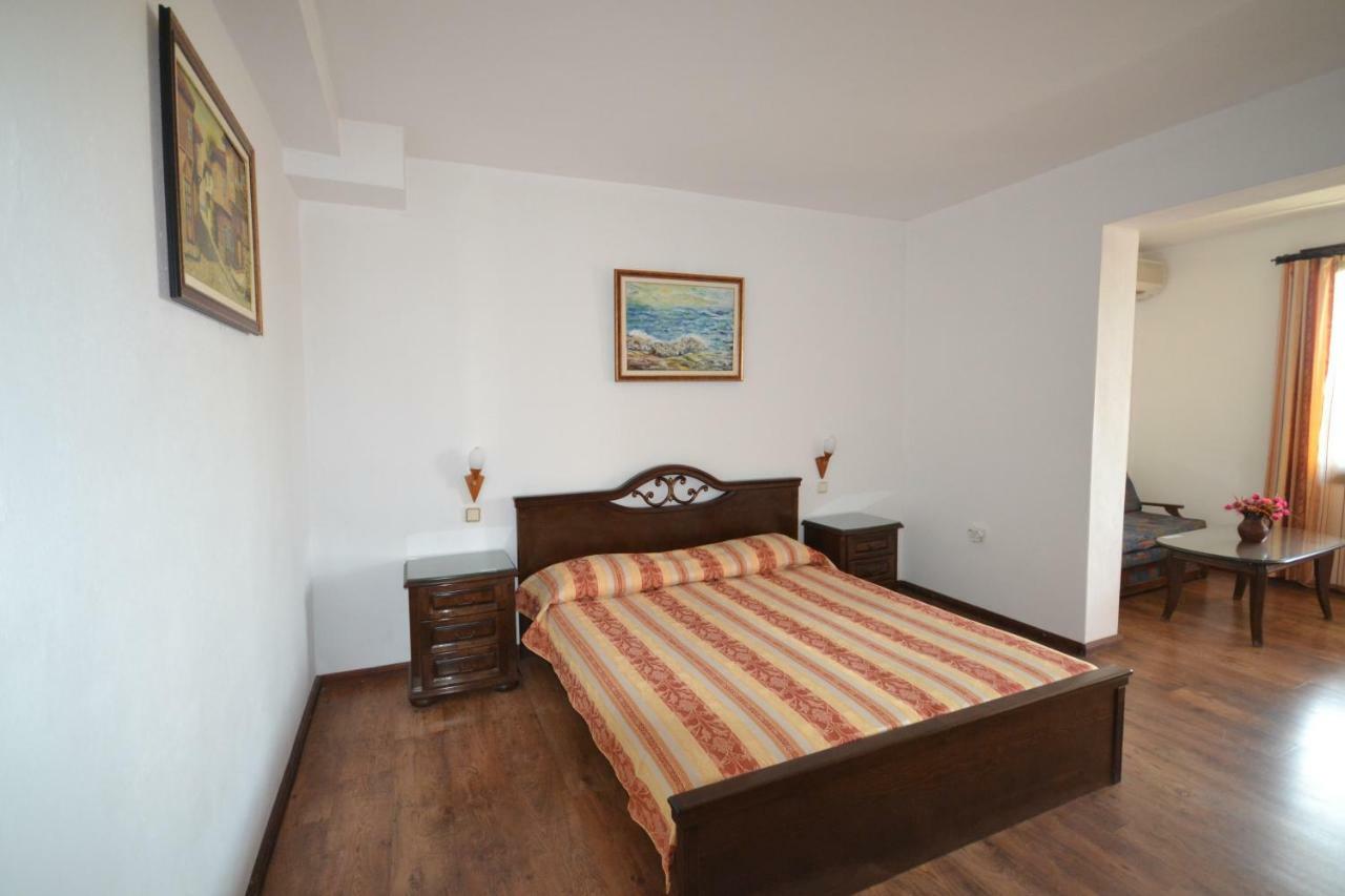 More Family Hotel Sozopol Luaran gambar